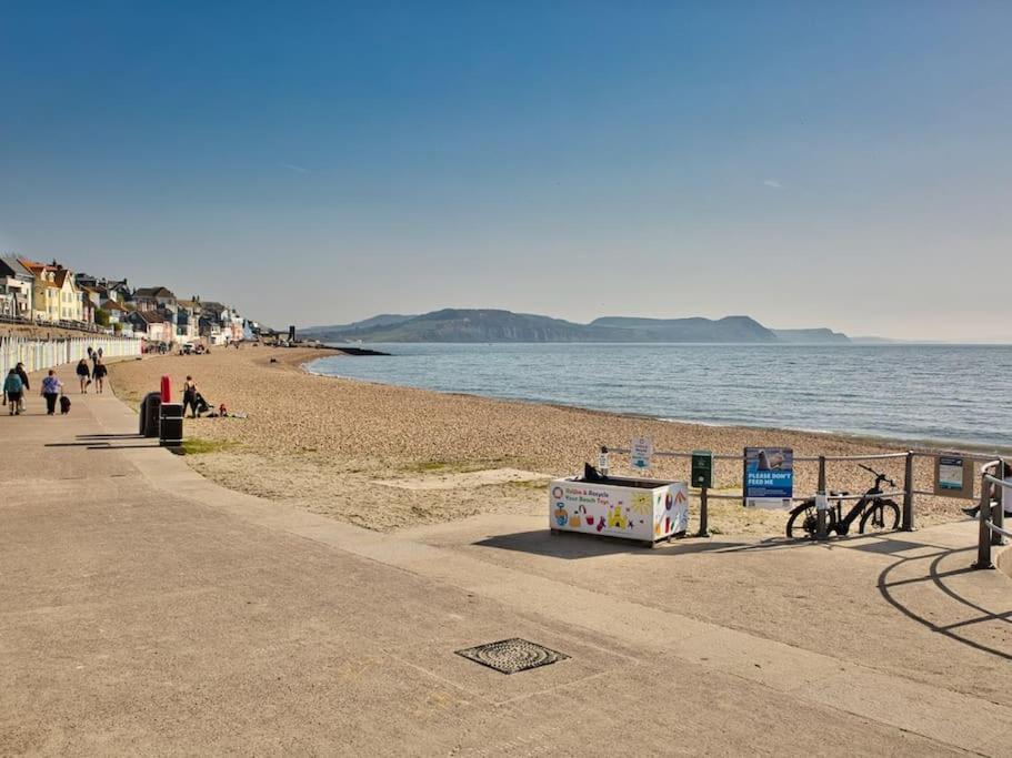 Lovely Holiday Home In Lyme Regis - Sleeps 8 Exterior photo